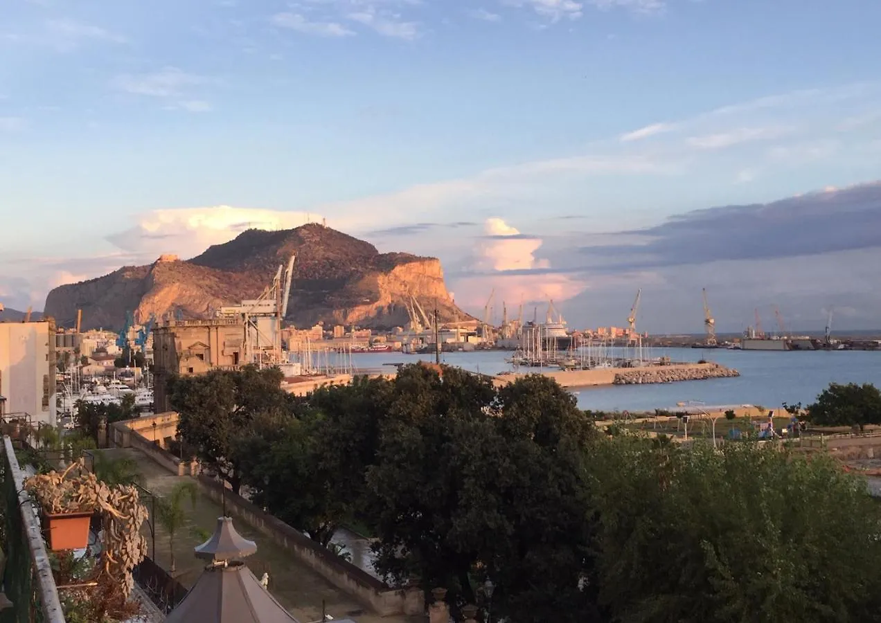 パレルモAmazing Sea View In Historic Building In Downtown By Wonderful Italyアパートメント イタリア